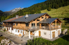 Luxury Chalet, stunning views with hot tub & sauna